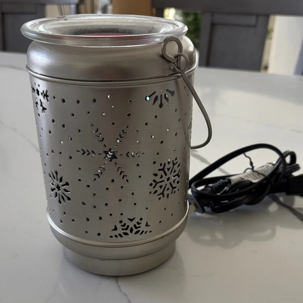 Scentsy Solitude Snowflake Warmer